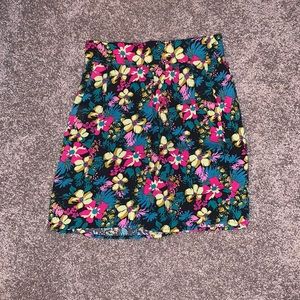 Frenchie floral skirt. Stretchy band at waist size small